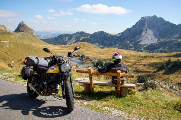 Andrea, una Ducati e la bellezza del Montenegro