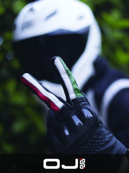 Il saluto tra motociclisti