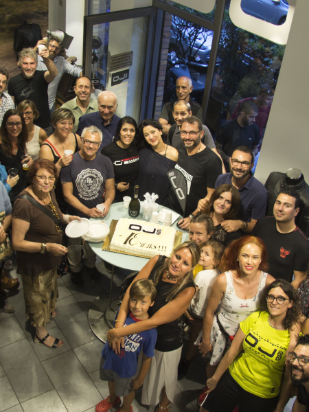 OJ compie 18 anni, foto e video della festa