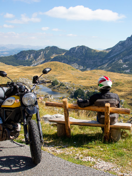 Andrea, una Ducati e la bellezza del Montenegro