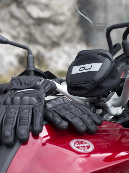 I guanti da moto perdono colore? Ecco come risolvere!